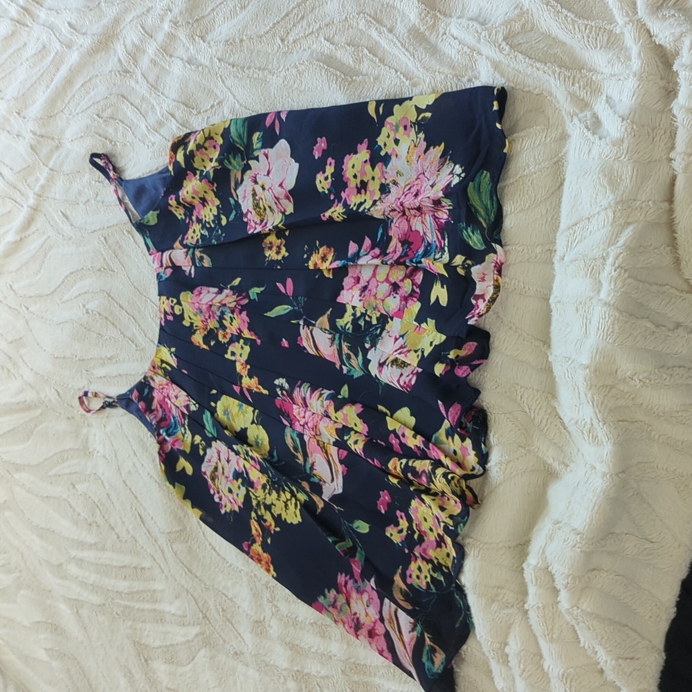 Doe & Rae Floral Tank - Picture 5 of 10